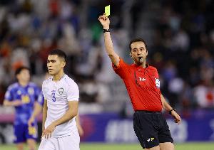 国足本场主裁就是泰山退赛那场的裁判！执法中超队2平4负进4丢12
