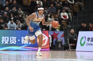 CBA官方：新疆取消注册外援爱德华兹和皮特森