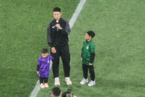 媒体人：于洋退役仪式上，国安&津门虎分别送上了退役球衣