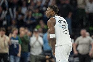 一度伤退！爱德华兹15投10中&三分10中5攻下28分5板3助