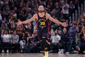 库里：关键在于维持目前的状态 不管用什么方式都要找到赢球方法