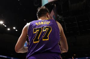 快醒醒！东契奇首节7投0中 仅得2分2板2助1断&还赔上2犯规