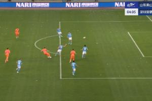 世界波！姜至鹏后场被断，泽卡助攻卡扎伊什维利兜射死角破门！