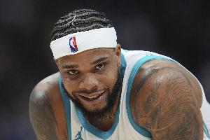 小桥：想让黄蜂有所改观每年都进季后赛 最终为总冠军而战