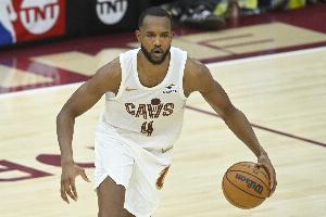 梦游！莫布里半场三分3中1拿到3分2板出现2失误 正负值低至-34