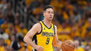 敢打敢拼😤麦康纳12中6贡献12分9板6助 4次抢断与雷霆全队持平