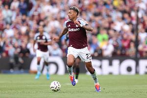 英媒：热刺切尔西追西蒙斯的进程停滞，目前都有意维拉球员罗杰斯