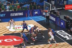 赏心悦目！约基奇&约维奇各一个单手传球 助阿夫完成快攻