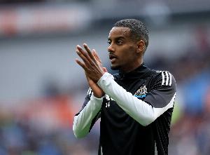 记者：利物浦对伊萨克第二份报价约1.2亿镑，纽卡仍寻求引进前锋