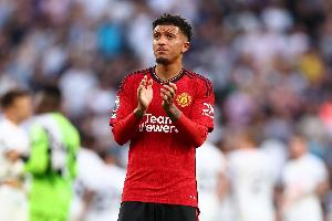 记者：曼联没选择买大马丁的另一个原因是，桑乔不想永久转会维拉