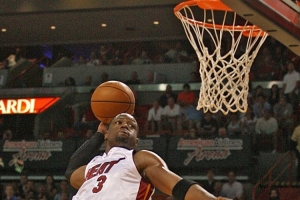 韦德放当今联盟厉害吗？杨毅：当然 他的速度和冲击力无法抵挡