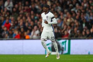 英格兰2-0获胜，马杜埃凯创造机会、过人、铲抢三项数据队内最高