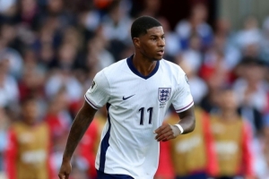 战弱旅表现平庸🧐球迷怒批拉什福德：拉粉说话！他怎么进的名单