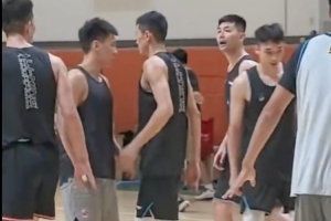 状态不错！陈林坚参与山东男篮全场5vs5对抗训练