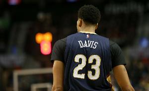 23号球衣给了双向球员！美媒提问：鹈鹕应退役浓眉的23号球衣吗？