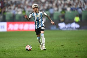 记者：斯卡洛尼告知加纳乔在竞争中落后，但仍有去世界杯的机会