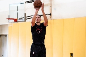 热火官方晒约维奇训练照：我们的伙计从欧锦赛归来