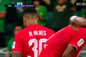 太业余了！国安连续解围失败+让球，河内破门2-2扳平国安