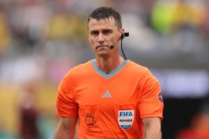 直播吧：中超两场争冠战申花vs蓉城、国安vs海港均由外籍裁判执法