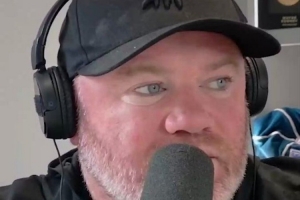 鲁尼：警方曾当众把我拉上警车索要签名，我很生气就拒绝了