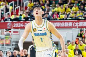 双向名额还剩一个！网媒：曾凡博将签署Exhibit 10而非双向合同