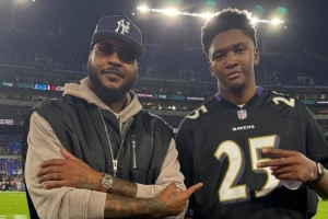 巴尔的摩出品！巴尔的摩乌鸦社媒晒安东尼&奎因主场观战照！