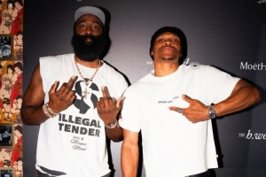 夏天结束了！哈登晒多图回顾休赛期 其中还有与威少的同框照