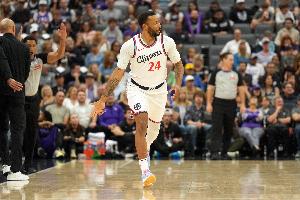 希罗：这么多年一直喜欢看鲍威尔打球 他能让我得到大量得分机会