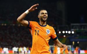 点射双响，加克波成为1978年后首位单场打进两粒点球的荷兰球员