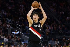 知名度蹭蹭飙升！国王记者感叹：杨瀚森正在统治比赛！