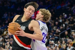 媒体人：小杨最大的问题是在对抗方面 开拓者本想让他上场多表现