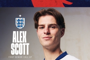 斯科特首次入选英格兰名单，英格兰队社媒晒海报祝贺