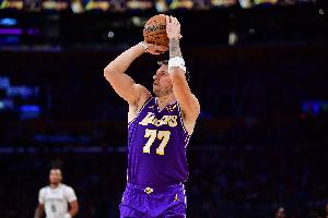 Skip：东契奇是高出手低效率的三分手&对球队伤害极大 侠迷喜欢？