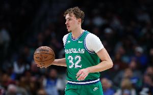 一声叹息！弗拉格底角大空位三分打铁 错失缩小比分绝佳良机