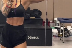 李添荣女友晒健身视屏：立个flag 肌增到29 率降到13