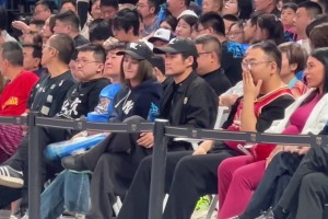 大明星来了！袁弘和张歆艺夫妻来观战京晋半决赛~