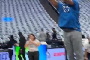 🥶还来？！爱德华兹赛前热身logo三分两连击