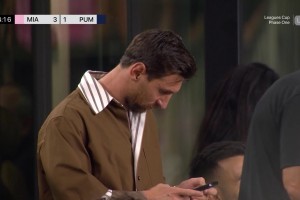 这把躺赢😁！队友错失单刀但无伤大雅，梅西在场边玩手机